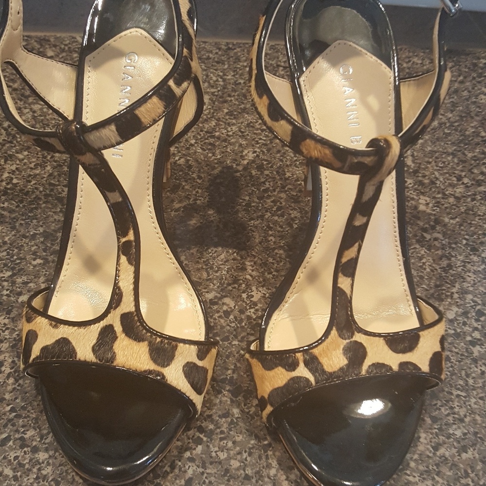 Shoe